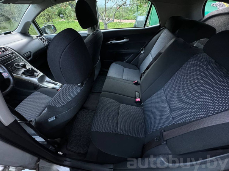 Toyota Auris 1 поколение [рестайлинг], 2010 года