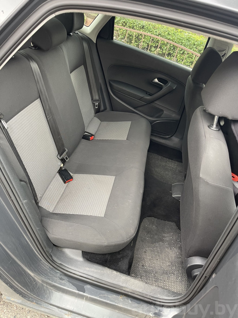 Volkswagen Polo 5 поколение, 2012 года