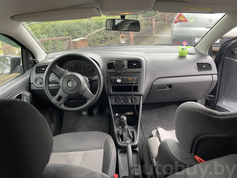Volkswagen Polo 5 поколение, 2012 года