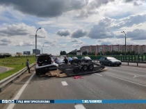 Прицеп «Volkswagen» опрокинулся на 9-м км МКАД — обошлось без пострадавших